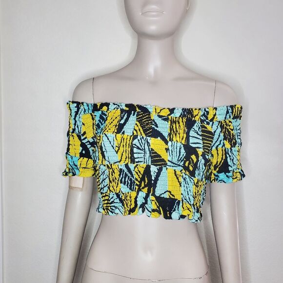 Missing Polynesia Elastic Shirring Stretch, Off Shoulder, Crop Top - Picture 2 of 9